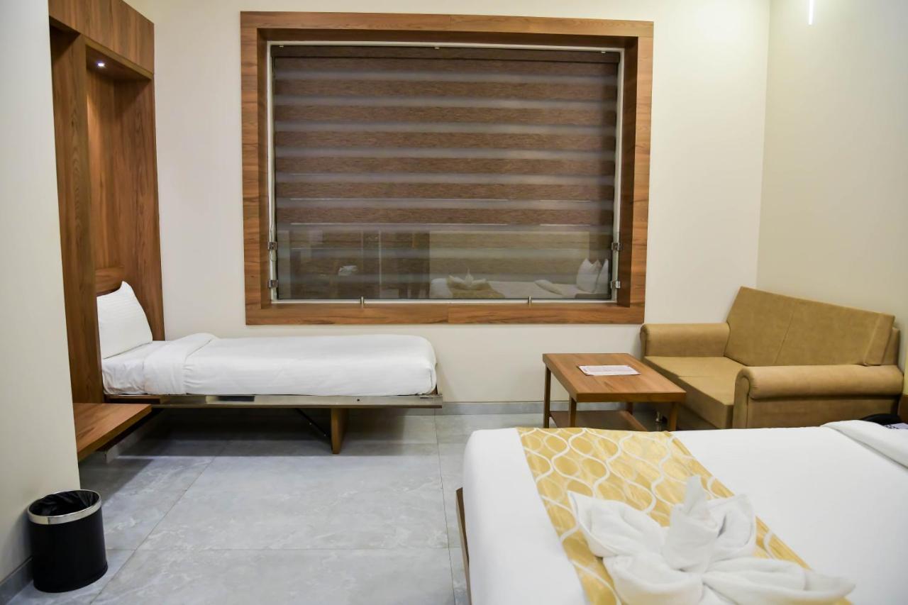 Shree Ganga Smb Hotels Ujaim Exterior foto