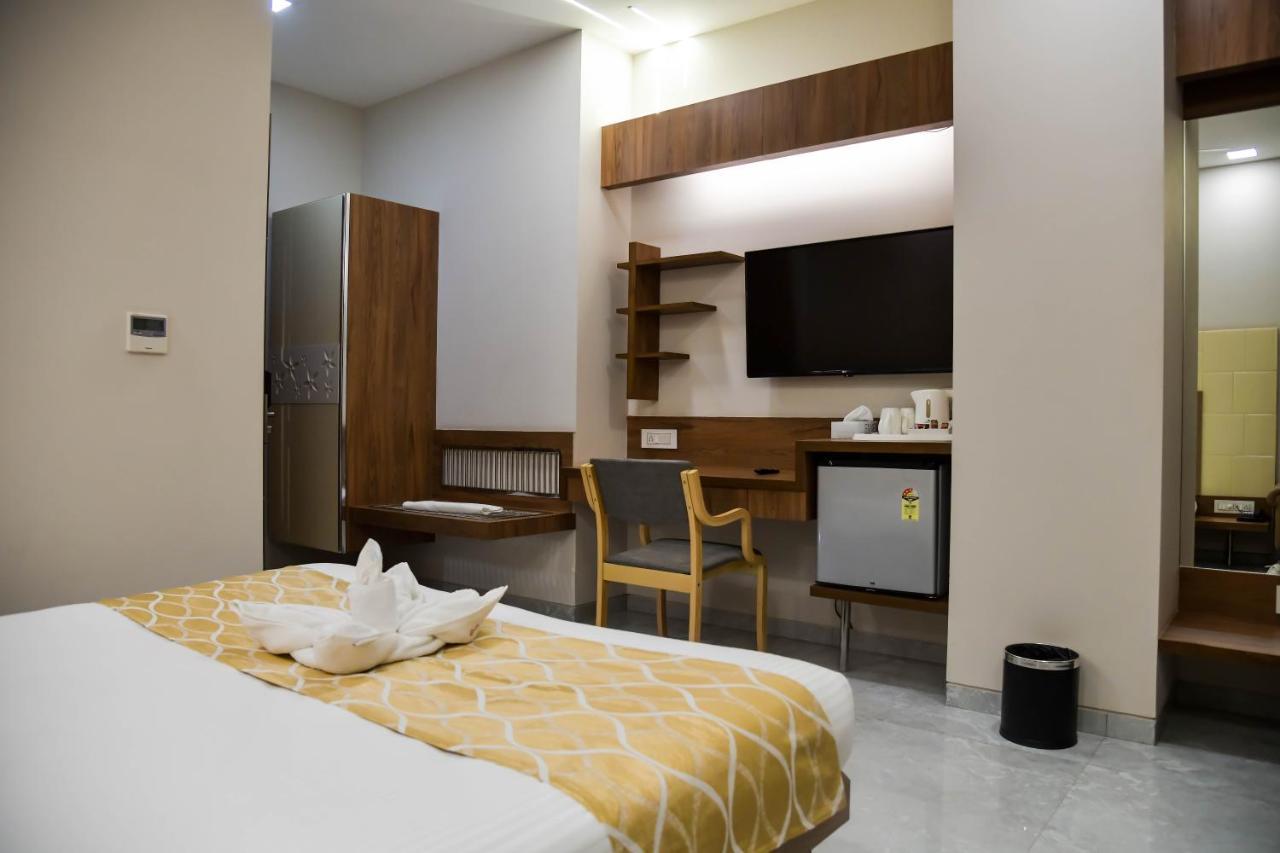 Shree Ganga Smb Hotels Ujaim Exterior foto