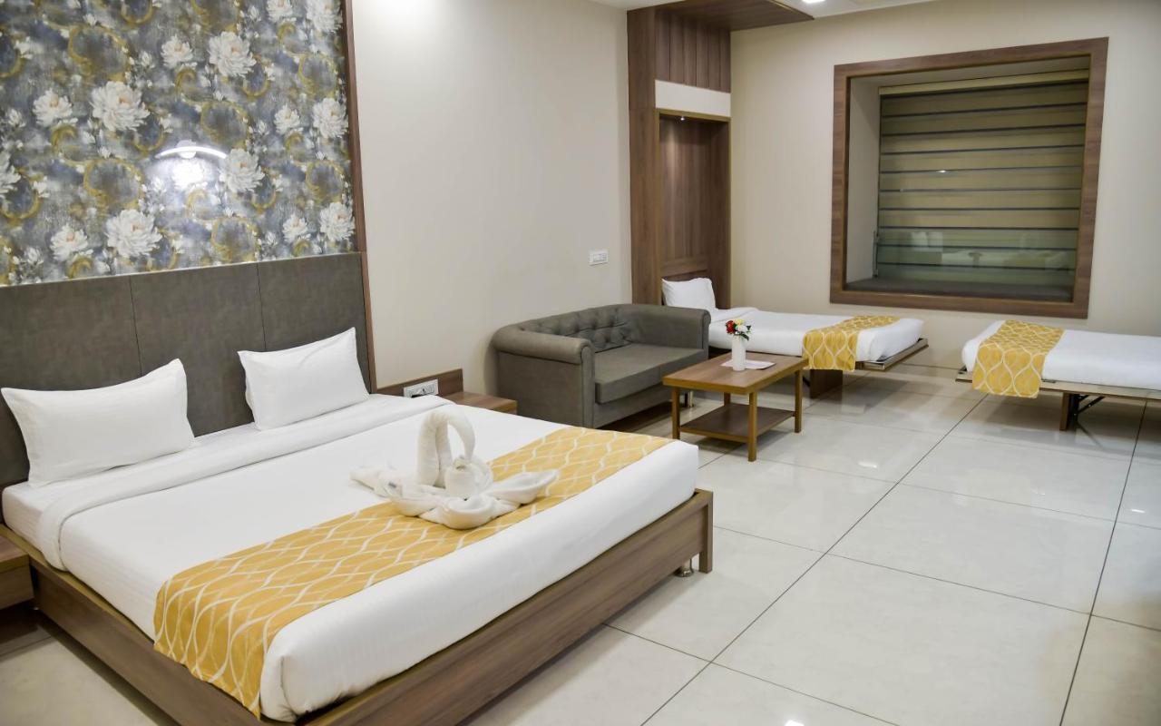 Shree Ganga Smb Hotels Ujaim Exterior foto