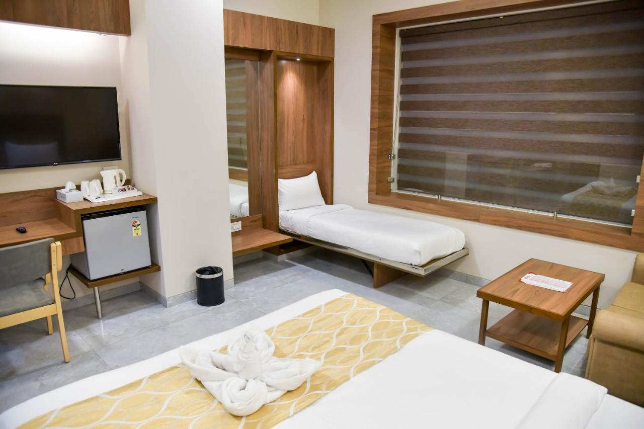 Shree Ganga Smb Hotels Ujaim Exterior foto