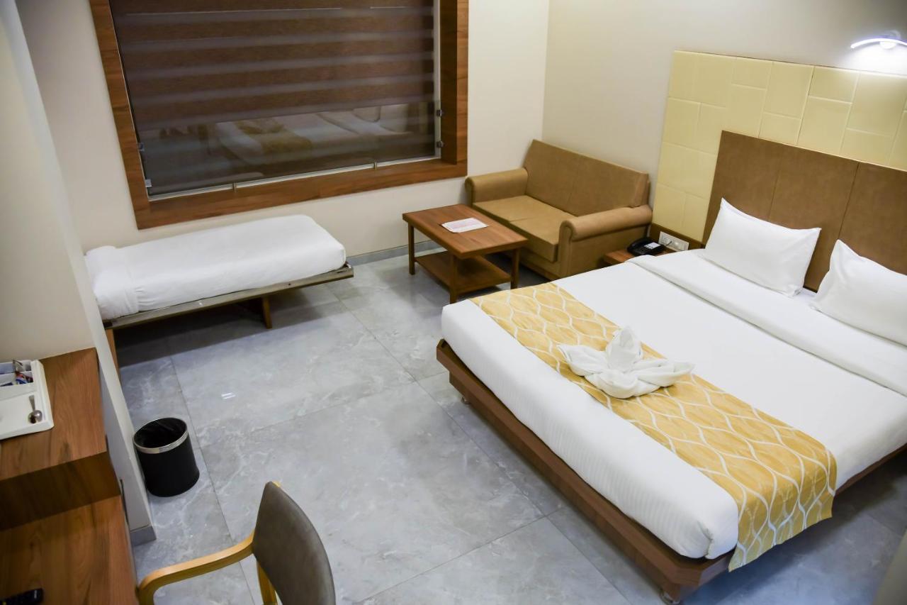 Shree Ganga Smb Hotels Ujaim Exterior foto