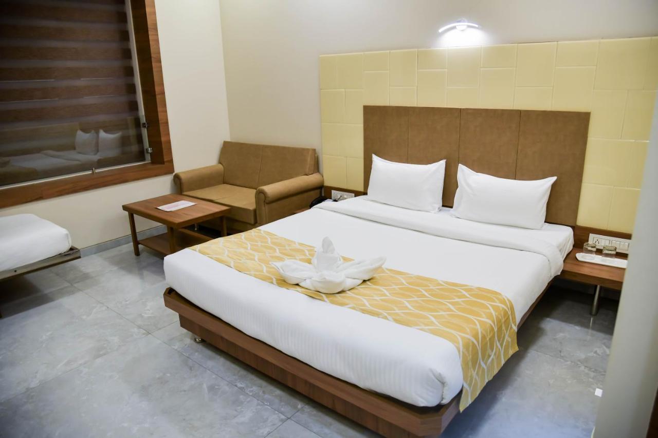 Shree Ganga Smb Hotels Ujaim Exterior foto