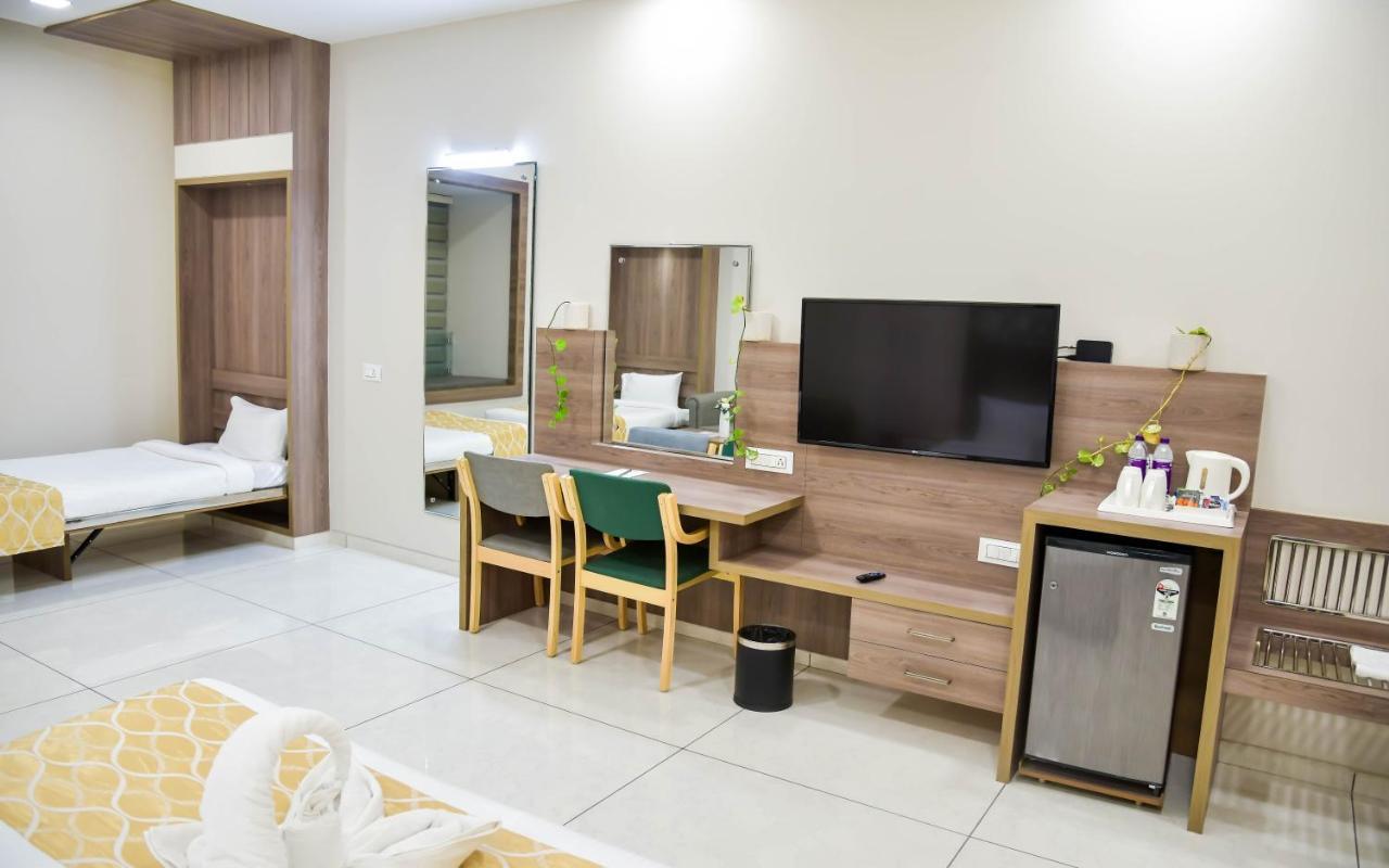 Shree Ganga Smb Hotels Ujaim Exterior foto