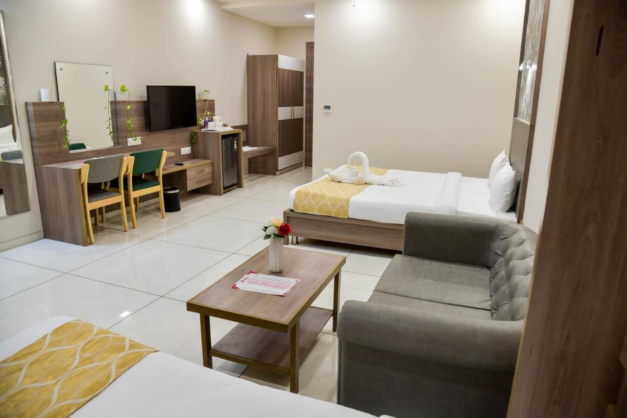 Shree Ganga Smb Hotels Ujaim Exterior foto